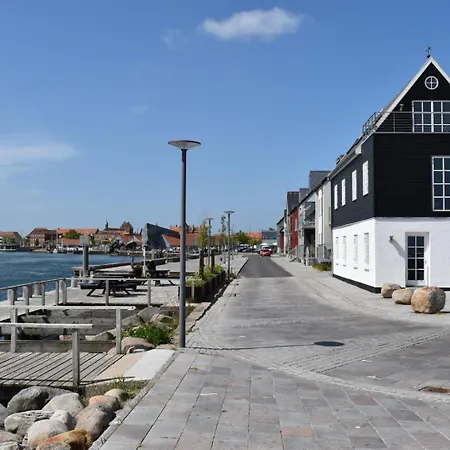 Luksus I Forste Raekke Til Vandet كيرتيمايند