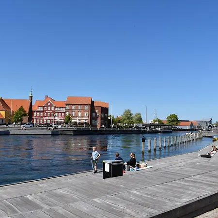 شقة Luksus I Forste Raekke Til Vandet